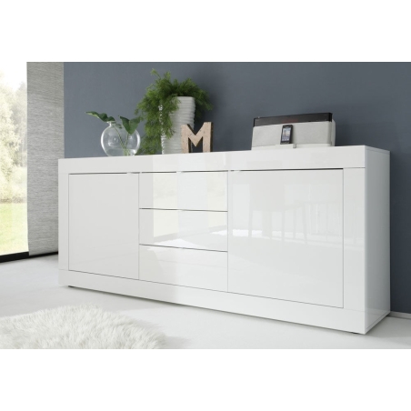 Basic chest of drawers 2 door 3 drawers. MC Accent